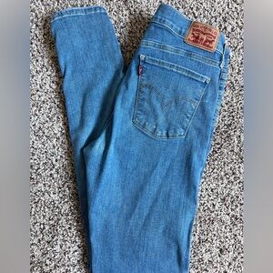 Women Levi's 701 high-waisted super skinny jeans in blue #highwaistedjeans